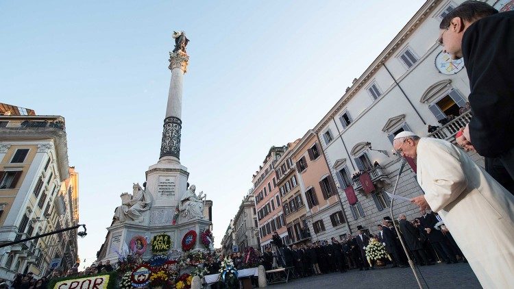 Em foto de arquivo de 2018, Francisco na solenidade da Imaculada Conceição em Roma Em foto de arquivo de 2018, Francisco na solenidade da Imaculada Conceição em Roma