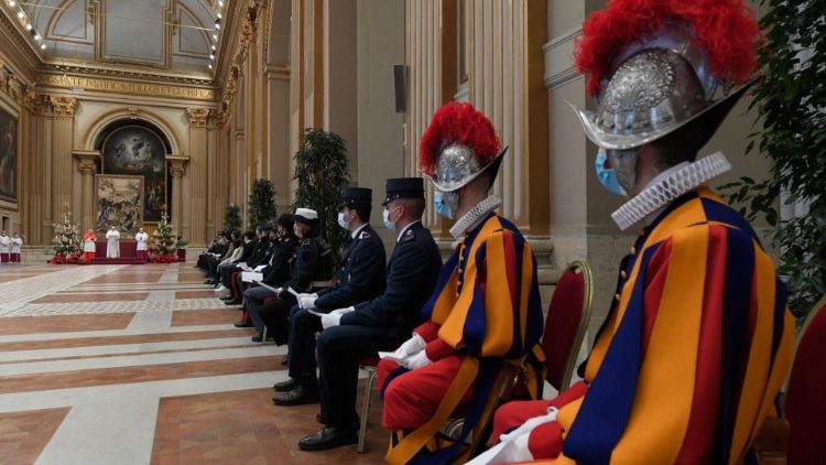 2020.12.25 Messaggio Natalizio e Benedizione Urbi et Orbi 2020.12.25 Messaggio Natalizio e Benedizione Urbi et Orbi