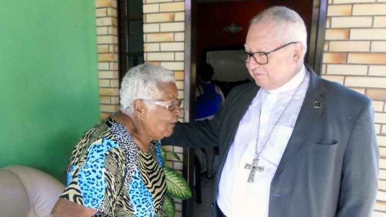 Recordações da visita do Bispo de Campos, Dom Roberto Francisco